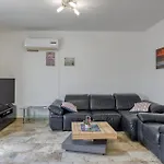 2 Bedroom Stunning In * Вели-Лошинь