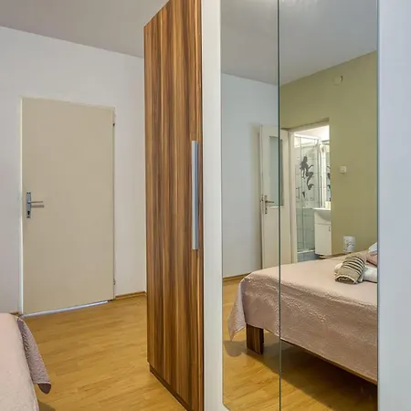 2 Bedroom Awesome In Apartament