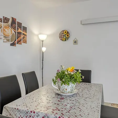 Apartament 2 Bedroom Awesome In *