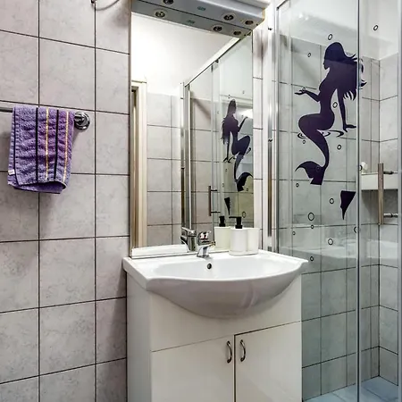 2 Bedroom Awesome In *