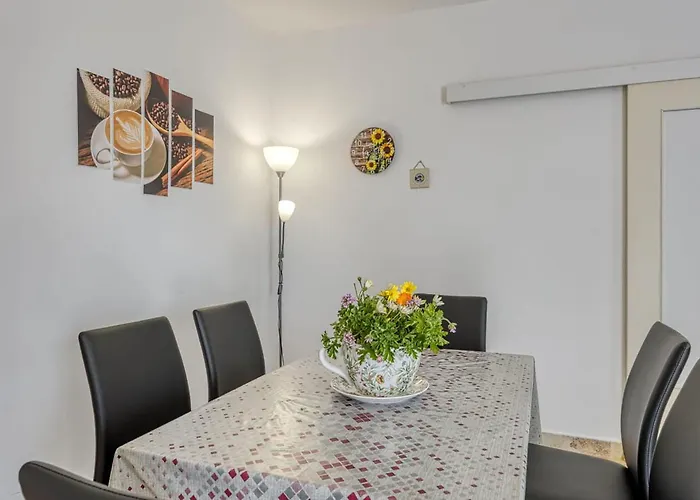 Apartment 2 Bedroom Lovely In *