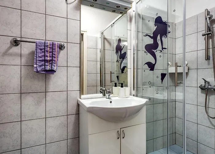 2 Bedroom Lovely In *