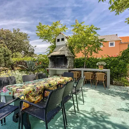 2 Bedroom Awesome In Veli Lošinj