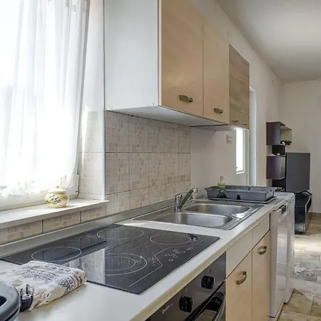 شقة 2 Bedroom Awesome In Veli Lošinj