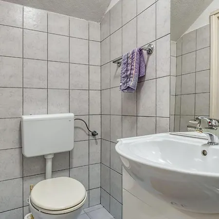 شقة 2 Bedroom Awesome In Veli Lošinj