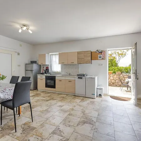 2 Bedroom Awesome In * Veli Lošinj