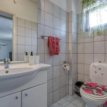 2 Bedroom Awesome In شقة