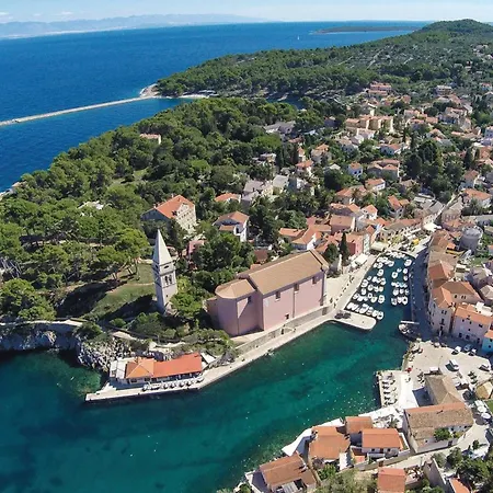 2 Bedroom Awesome In Veli Lošinj