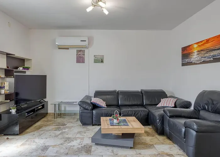 2 Bedroom Lovely In * Veli Lošinj