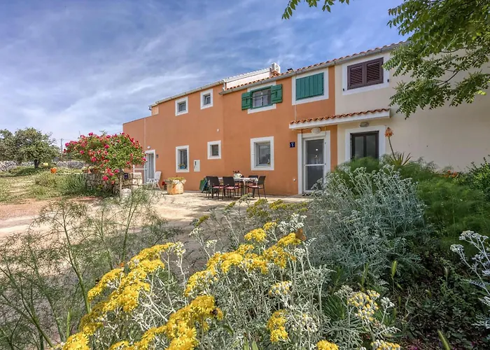 2 Bedroom Lovely In