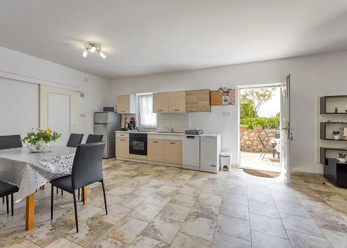 2 Bedroom Lovely In * Veli Lošinj